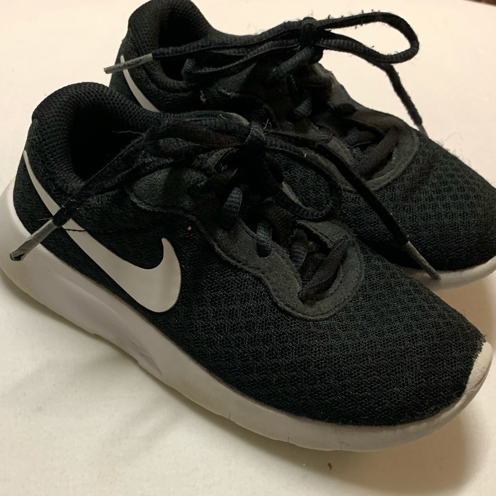 Black Nike shoes 11.5C